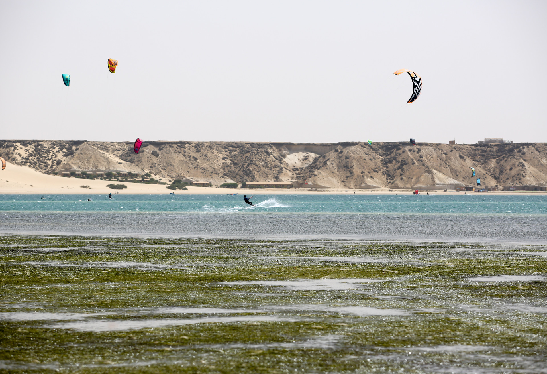 Kitesurfen in de Sahara in Dakhla, gelegen aan de Marokkaanse Atlantische kust