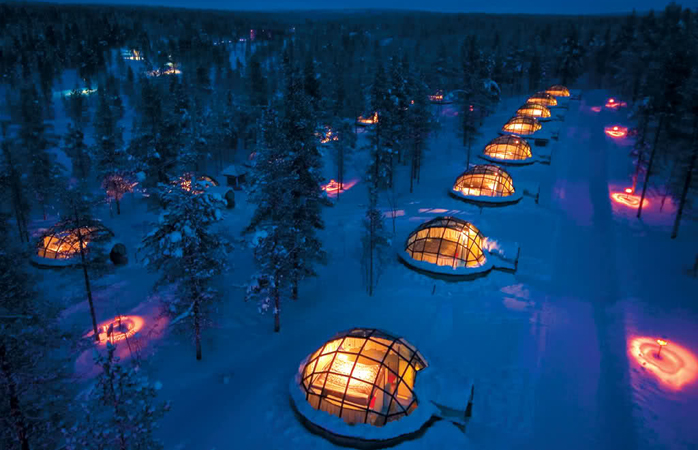De glazen iglo's bij Hotel Kakslauttanen.