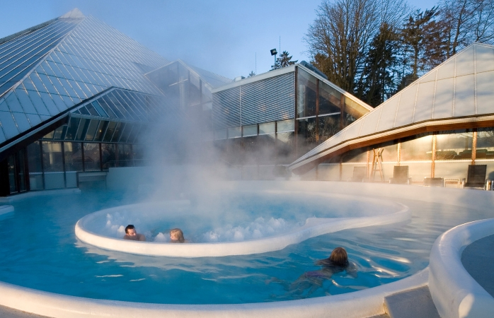 De baden van Thermae 2000 zijn gevuld met natuurlijk thermaal water, rechtstreeks uit de Cauberg - Thermae 2000.