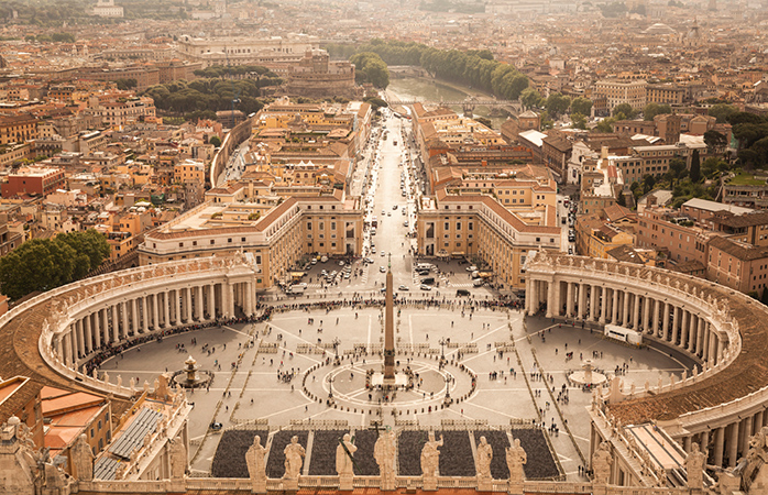 Heldere ochtendzon over Vaticaanstad