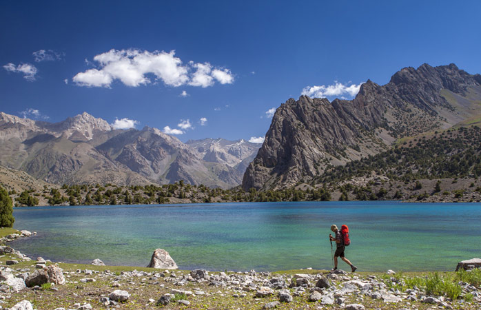 De prachtige vergezichten van Tadzjikistan zie je het best tijdens een wandeling in de bergen