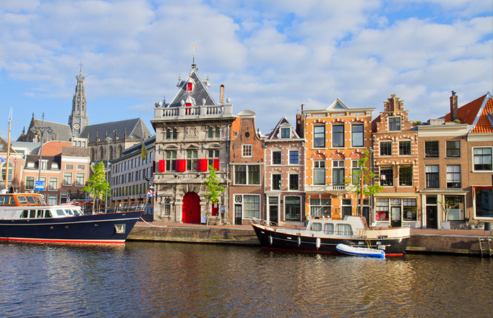 Combineer het bekijken van de beste documentaires met een bezoek aan het mooie historische centrum van Haarlem. 