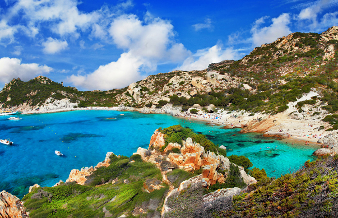 Een van de vele prachtige baaien van het eiland Sardinië