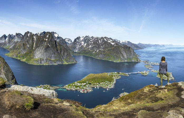 De schitterende bergen en fjorden maken de Lofoten Eilanden in Noorwegen een waar paradijs voor wandelaars en natuurliefhebbers.