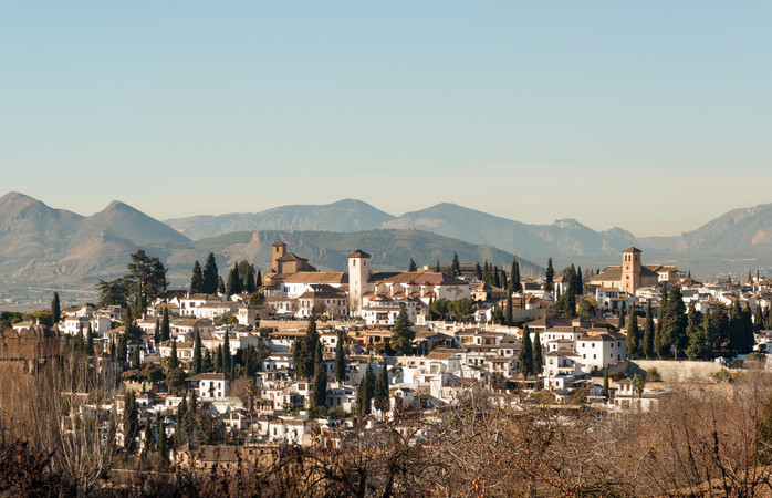 Panoramisch uitzicht over de Moorse Albaicin wijk van Granada