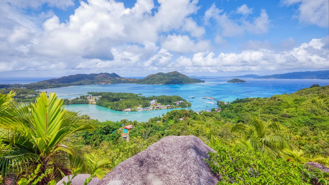 Flights to Praslin